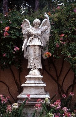 Elevating sculptures