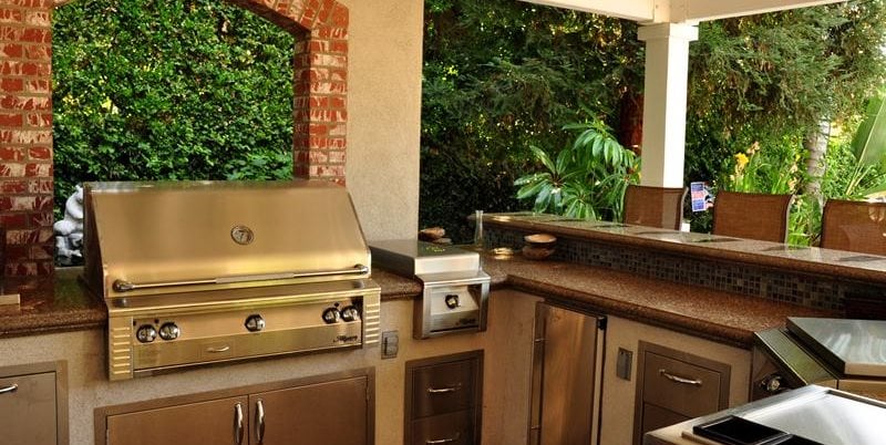u shaped outdoor kitchen