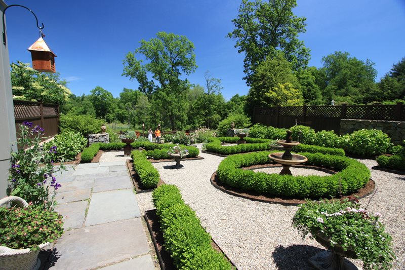 Boxwoods, Garden, Hedges, Fountain
Garden Design
Fairfield House & Garden Co.
Greenwich, CT