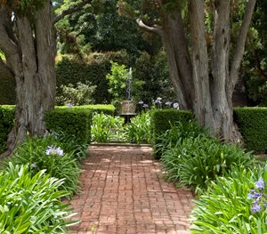 Brick Path, Straight Path
Grace Design Associates
Santa Barbara, CA