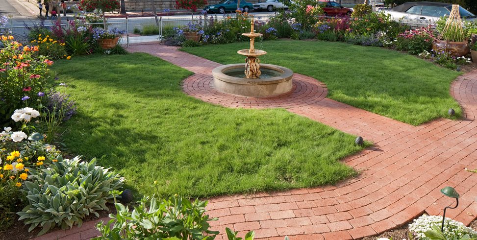 Brick Walkways, Brick Circle
Grace Design Associates
Santa Barbara, CA