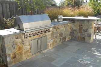 An outdoor kitchen and bar designed by Haugeland.