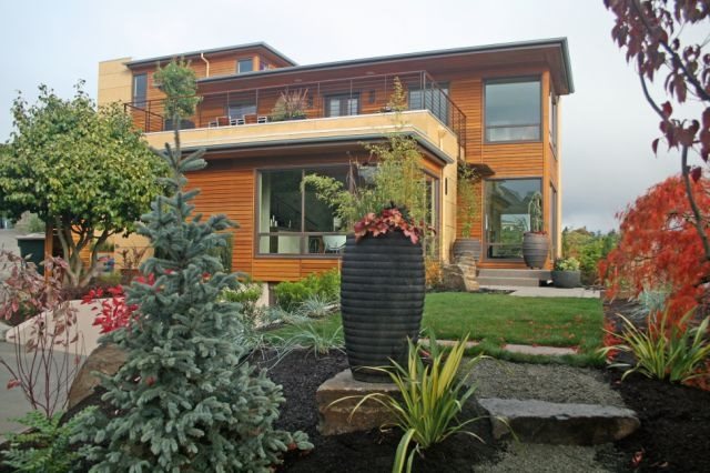 Contemporary Front Yard
Front Yard Landscaping
Banyon Tree Design Studio
Seattle, WA