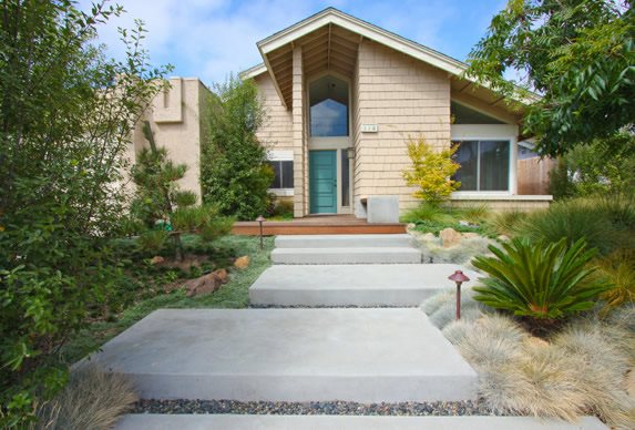 Contemporary, Wide Concrete Steps
Front Yard Landscaping
DC West Construction Inc.
Carlsbad, CA