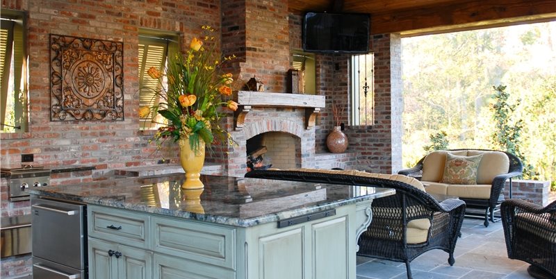 elaborate outdoor kitchen