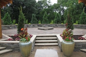 Diamond Fire Pit, Glazed Containers
Midwest Landscaping
Outdoor Innovations
Aledo, IL