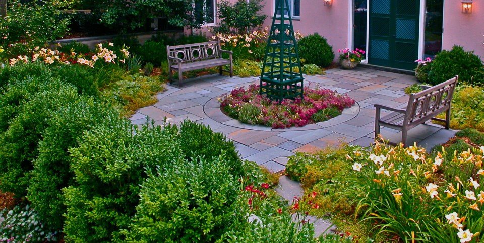 English Circular Patio Garden
Backyard Landscaping
Liquidscapes
Pittstown, NJ