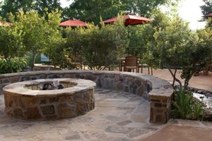 Flagstone Fire Pit
Backyard Landscaping
Landvisions TX
Tyler, TX