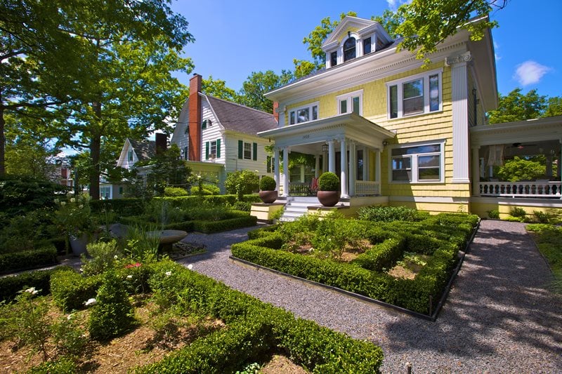 Formal Front Yard, Front Yard Hedges
Garden Design
A J Miller Landscape Architecture
Syracuse, NY