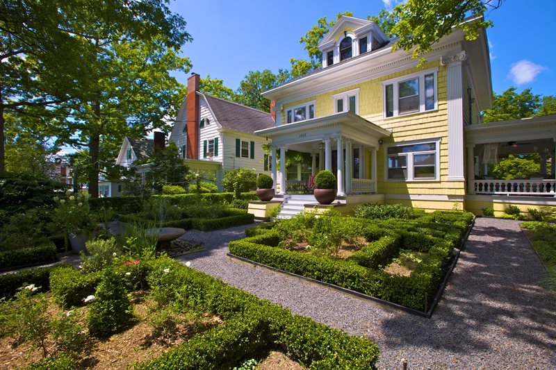 Formal Front Yard, Front Yard Hedges
Front Yard Landscaping
A J Miller Landscape Architecture
Syracuse, NY