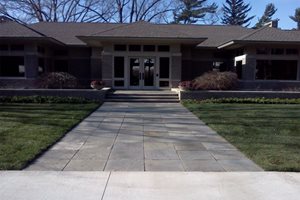 Front Entry, Prairie, Asian
Outdoor Kitchen
Blue Ridge Landscaping
Holland, MI