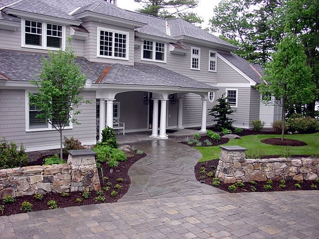 Front Flagstone Walkway, Entrance Walls
Front Yard Landscaping
Belknap Landscape Co., Inc.
Gilford, NH