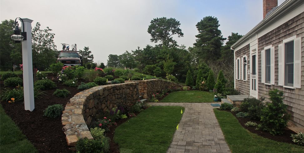 Front Retaining Wall
Retaining and Landscape Wall
Elaine M. Johnson Landscape Design
Centerville, MA