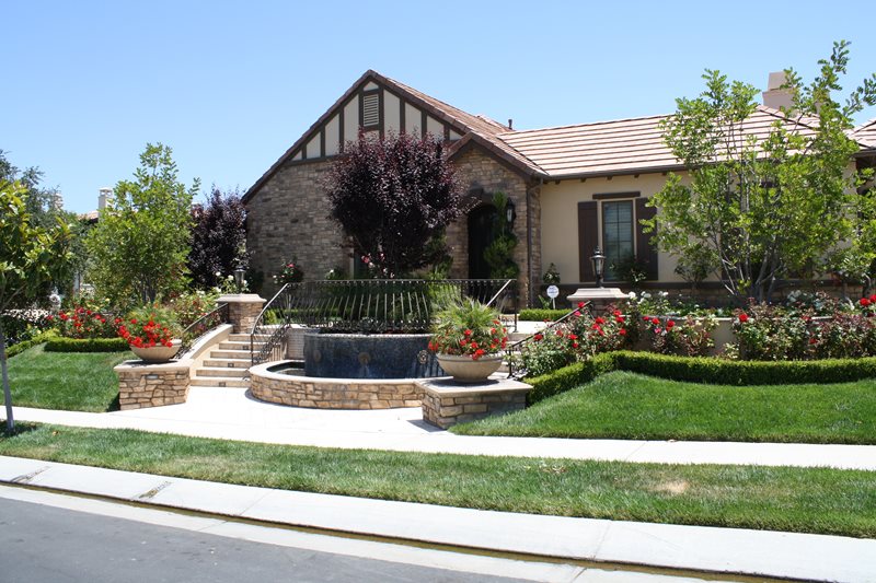 Front Yard Fountain, Front Yard Stairs
Front Yard Landscaping
The Green Scene
Chatsworth, CA
