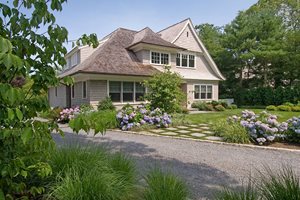 Front Yard Landscaping With Hydrangeas
Backyard Landscaping
Barry Block Landscape Design & Contracting
East Moriches, NY