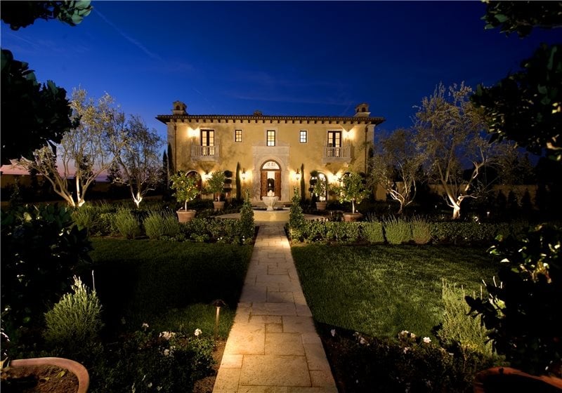 Front Yard Lighting, Landscape Lighting
Front Yard Landscaping
Studio H Landscape Architecture
Newport Beach, CA