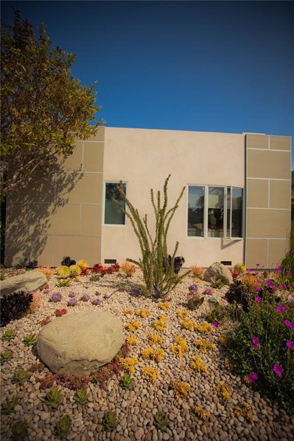 Front Yard With Plants
Front Yard Landscaping
Landscaping Network
Calimesa, CA