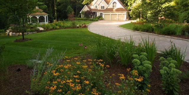 Large Front Yard Lawn And Plantings
Front Yard Landscaping
Neave Group Outdoor Solutions
Stamford, CT