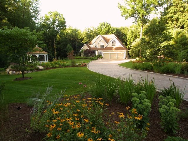 Large Front Yard Lawn And Plantings
Front Yard Landscaping
Neave Group Outdoor Solutions
Stamford, CT
