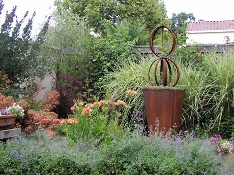 metal garden sculpture