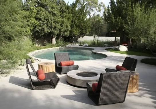 Modern Concrete Fire Pit
Fire Pit
Bent Grass Landscape Architecture
Venice, CA