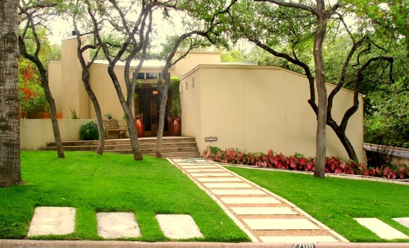 Modern Walkway
Front Yard Landscaping
GreenScapes Landscaping and Pools
Austin, TX