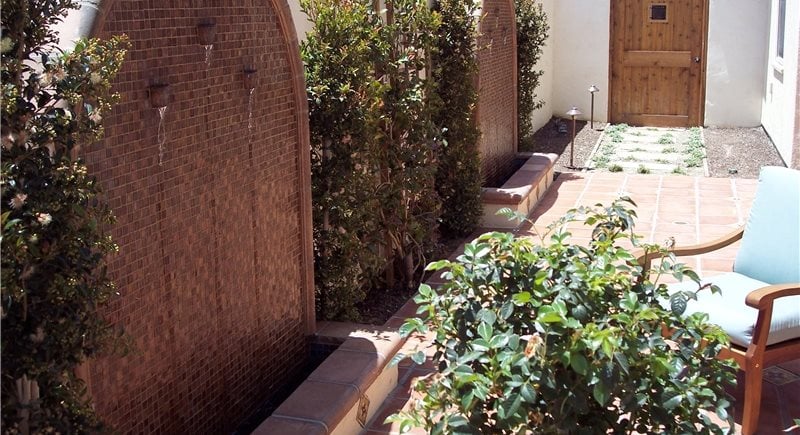 Side Yard Fountains
Studio H Landscape Architecture
Newport Beach, CA