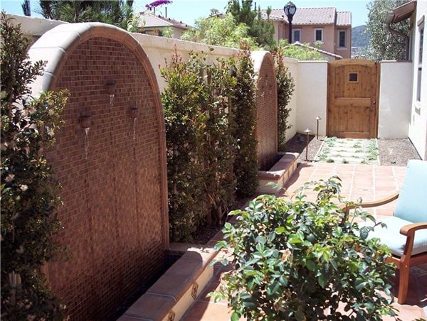 Side Yard Fountains
Studio H Landscape Architecture
Newport Beach, CA