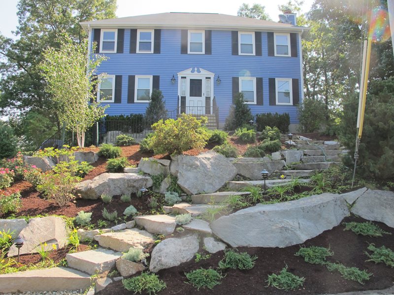 Sloping Front Yard, Granite Boulders
Front Yard Landscaping
Olde New England Granite
Lynnfield, MA