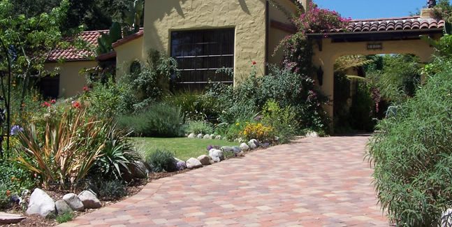 Spanish Front Yard, Driveway Paving Stones
Genesis Stoneworks
Moorpark, CA