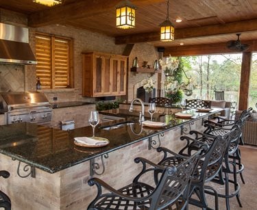 Luxury Cabana Dining Bar