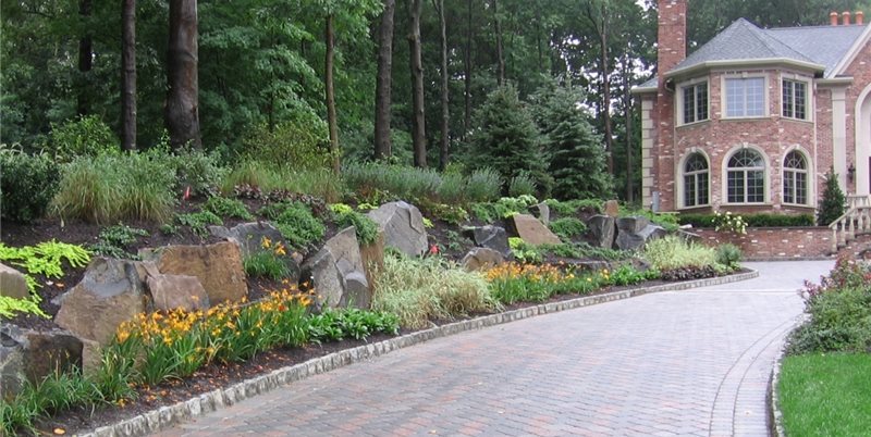 Stone Driveway Edging
Concrete Paving
Cipriano Landscape Design
Mahwah, NJ