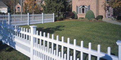 Vinyl Picket Fence
CertainTeed